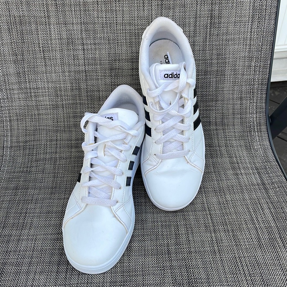 Adidas unisex children’s Grand Court sneakers size 5